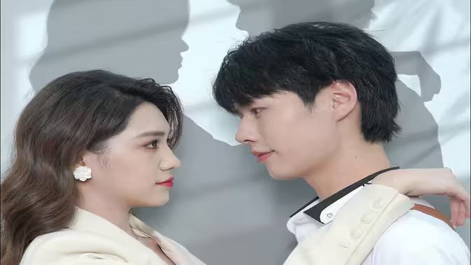 电影：绑定暴富系统后霸总恋爱脑了