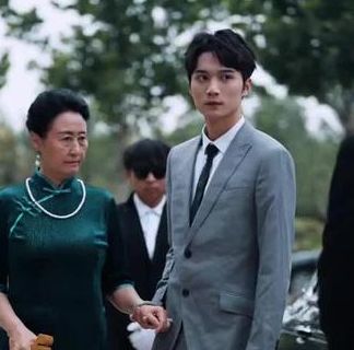 电影：新：豪门继承人拉着我领证